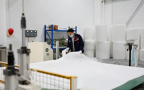 Fabricación de filtros de aire de eficiencia media en la planta de Clean-Link