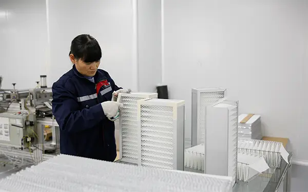 Montaje de precisión de filtros HEPA para aplicaciones críticas en la planta de Clean-Link