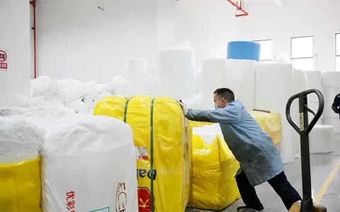 Selección y manipulación de materias primas para la fabricación de filtros de aire en Clean-Link
