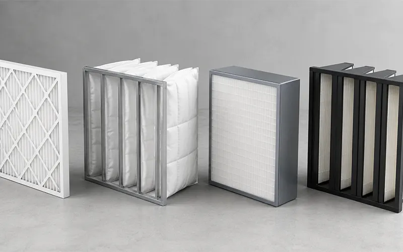 Diferentes tipos de filtros de aire, incluidos filtros de panel, de bolsa, compactos y V-bank, utilizados para equilibrar eficiencia y caída de presión.